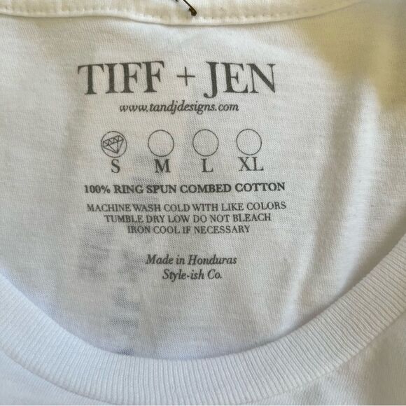 Tiff + Jen "Rose' Wine and Booze" T- Shirt Size Small New with Tags - Picture 7 of 7